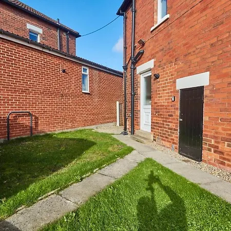5 Beds House - Perfect For Contractors & Families - Private Parking *