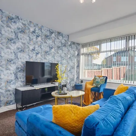 5 Beds House - Perfect For Contractors & Families - Private Parking بيت للعطل *