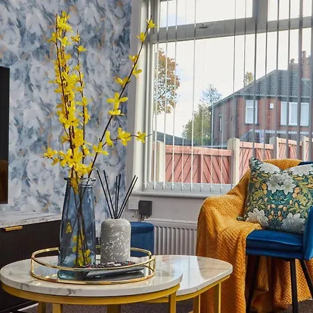 5 Beds House - Perfect For Contractors & Families - Private Parking